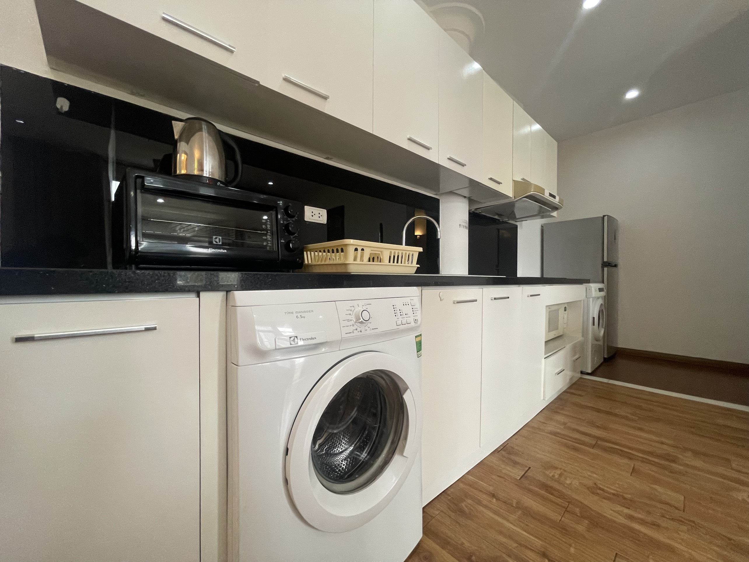 Cho thuê căn hộ 2N1VS tầng 8 tại Tây Hồ view hồ siêu đẹp, giá 990$ 3