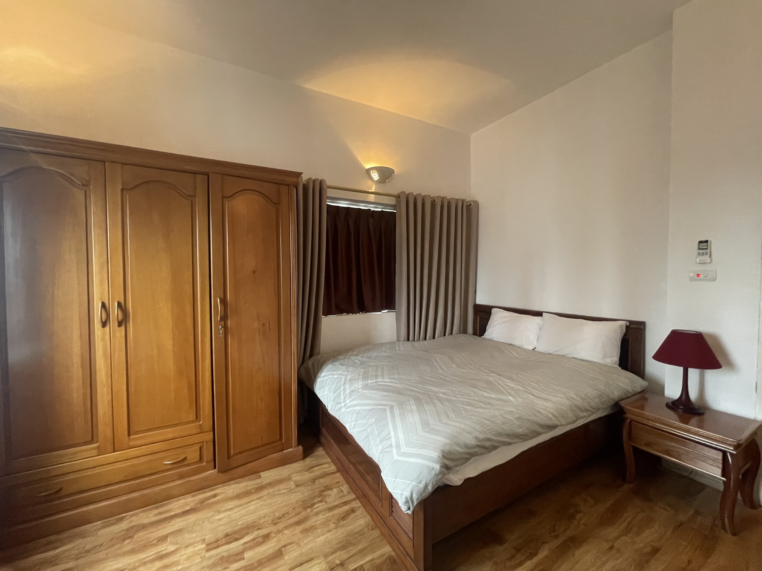 Cho thuê căn hộ 2N1VS tầng 8 tại Tây Hồ view hồ siêu đẹp, giá 990$ 6
