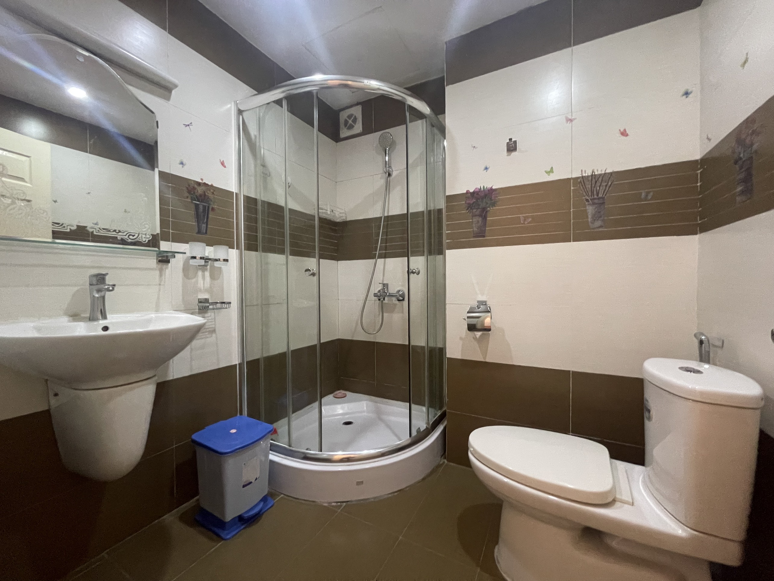 Cho thuê căn hộ 2N1VS tầng 8 tại Tây Hồ view hồ siêu đẹp, giá 990$ 9