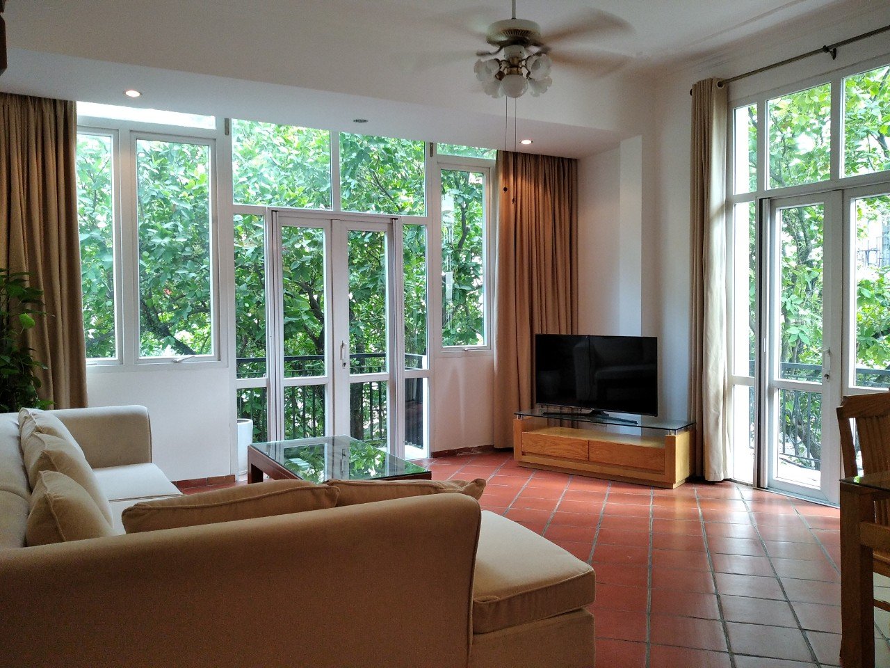Cho thuê căn hộ 2PN tầng 3 tại Tây Hồ, diện tích 90m2, nội thất đầy đủ, giá hợp lí. 11