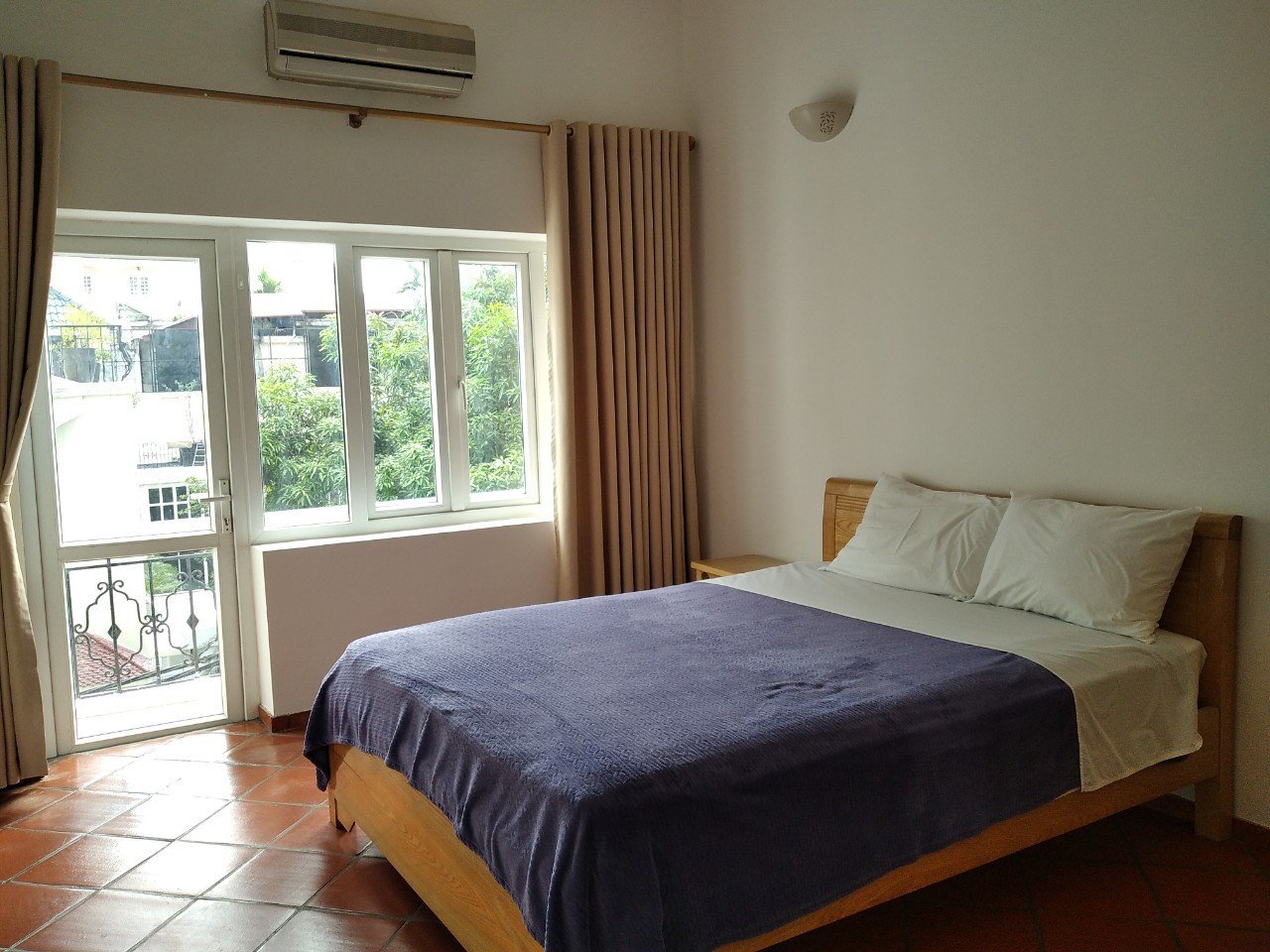 Cho thuê căn hộ 2PN tầng 3 tại Tây Hồ, diện tích 90m2, nội thất đầy đủ, giá hợp lí. 4
