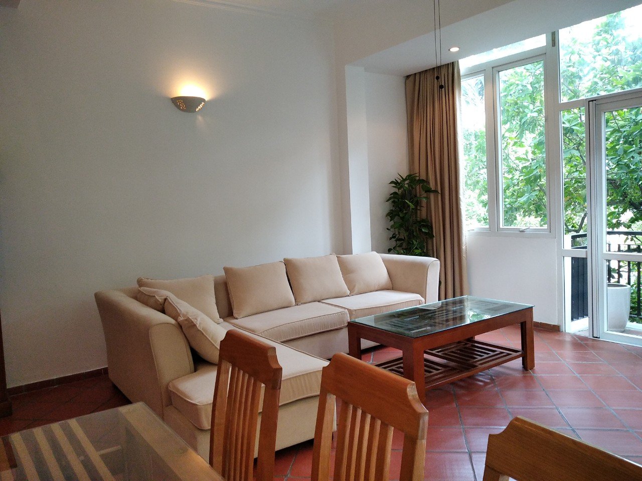 Cho thuê căn hộ 2PN tầng 3 tại Tây Hồ, diện tích 90m2, nội thất đầy đủ, giá hợp lí. 5