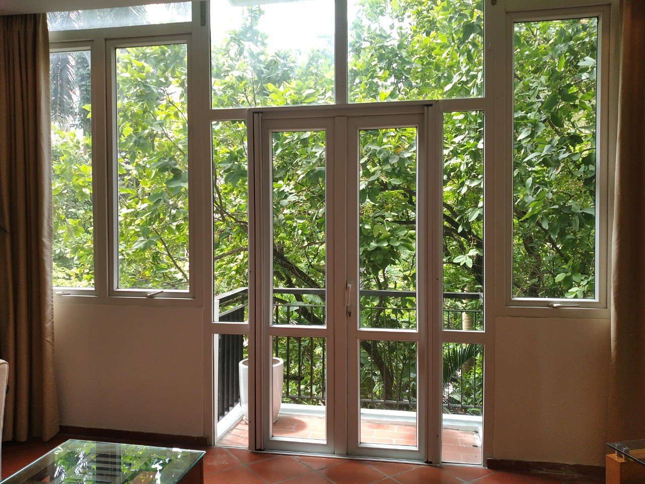 Cho thuê căn hộ 2PN tầng 3 tại Tây Hồ, diện tích 90m2, nội thất đầy đủ, giá hợp lí. 7