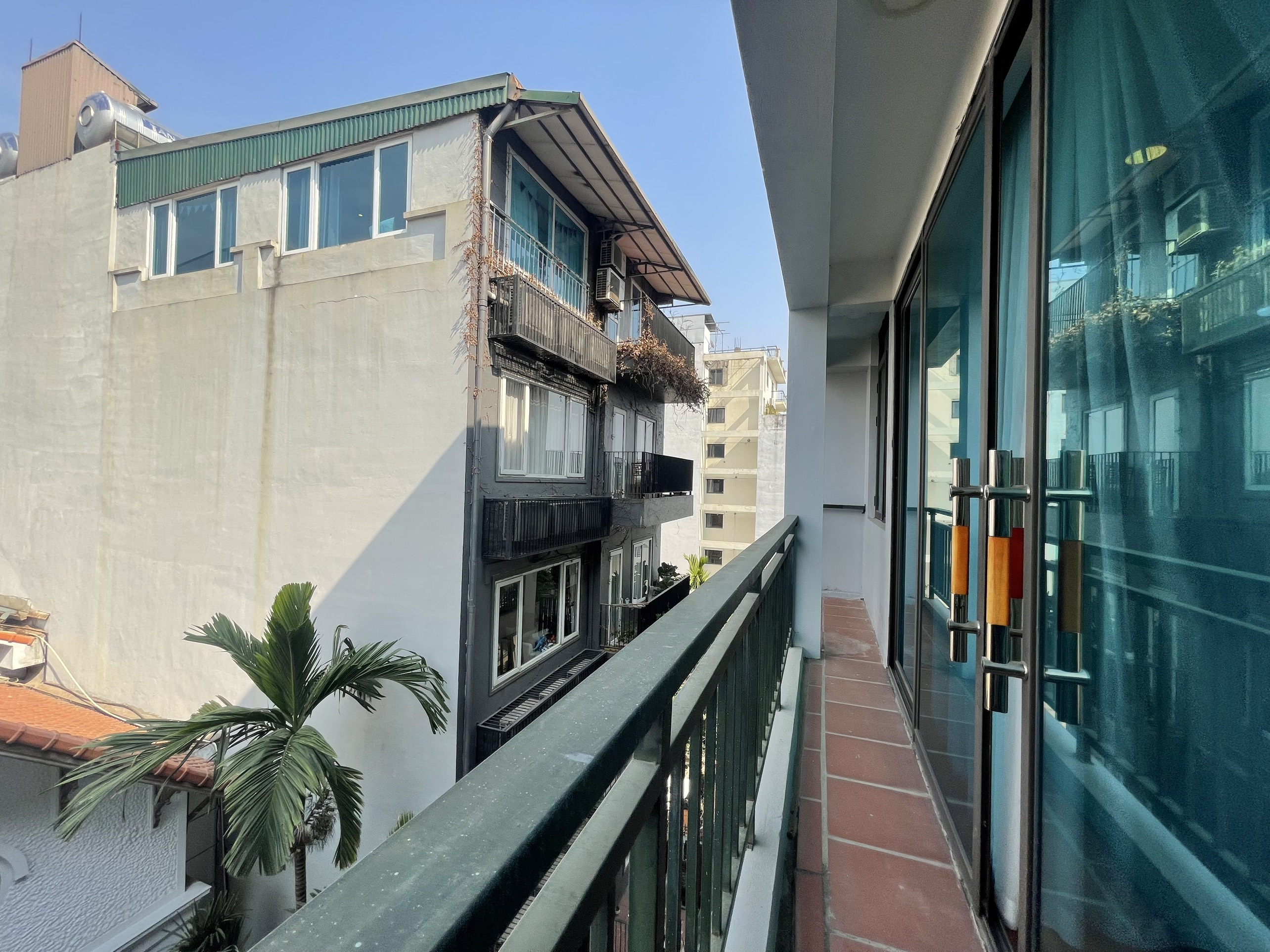 Cho thuê căn hộ dịch vụ 2PN tại Tô Ngọc Vân, diện tích 90m2, nội thất đầy đủ, giá rẻ. 3