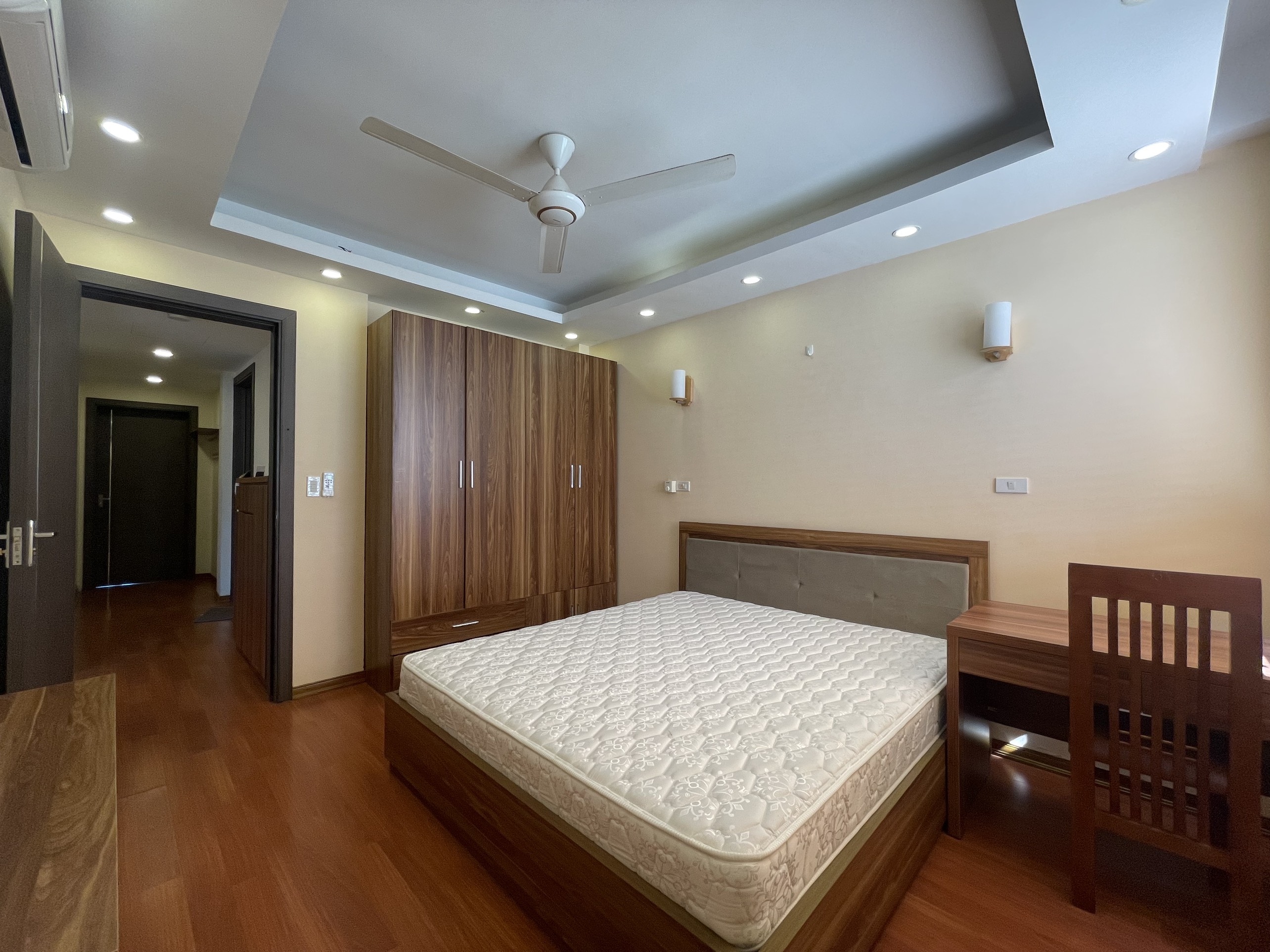 Cho thuê căn hộ dịch vụ 2PN tại Tô Ngọc Vân, diện tích 90m2, nội thất đầy đủ, giá rẻ. 5