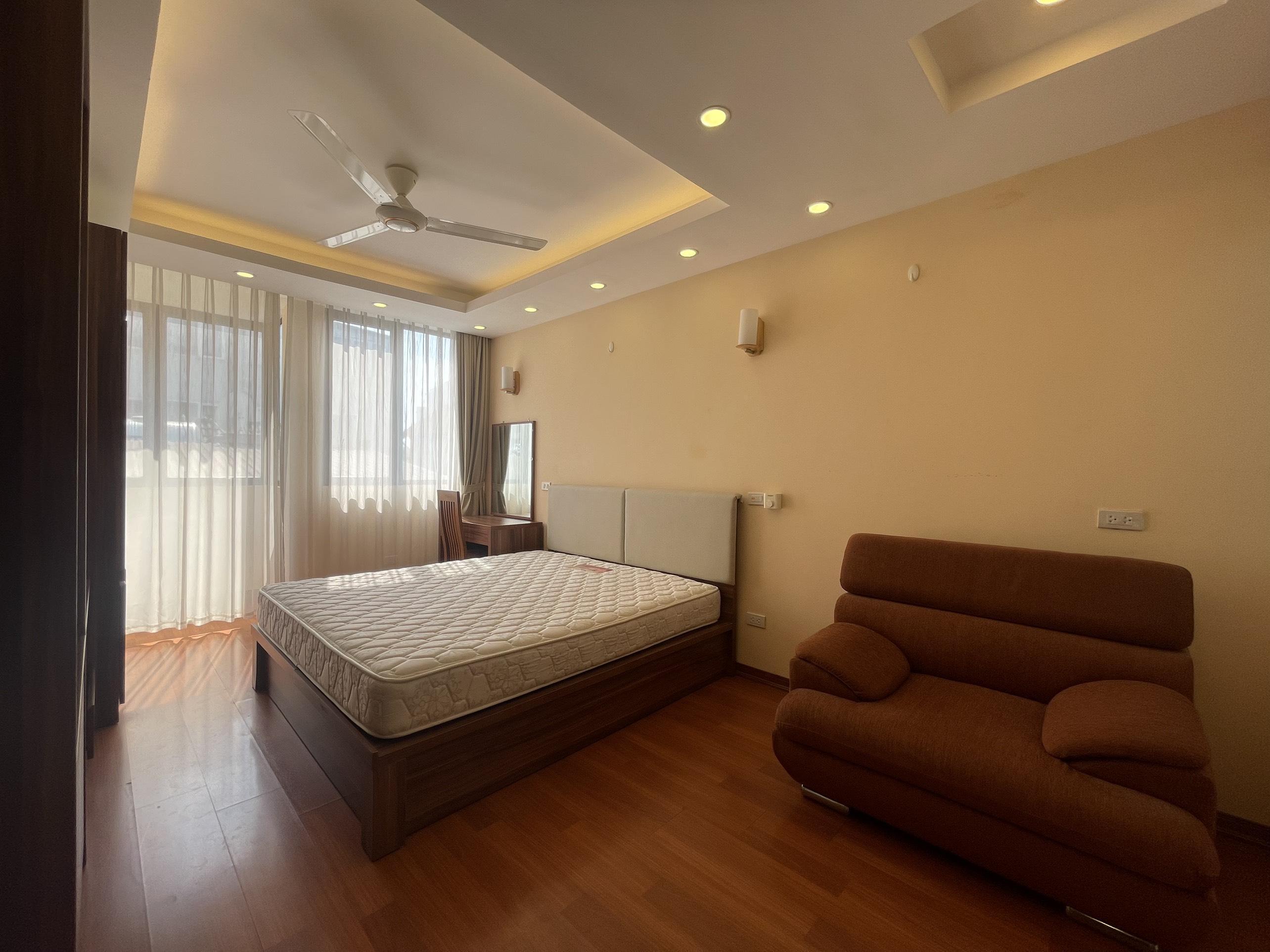 Cho thuê căn hộ dịch vụ 2PN tại Tô Ngọc Vân, diện tích 90m2, nội thất đầy đủ, giá rẻ. 6