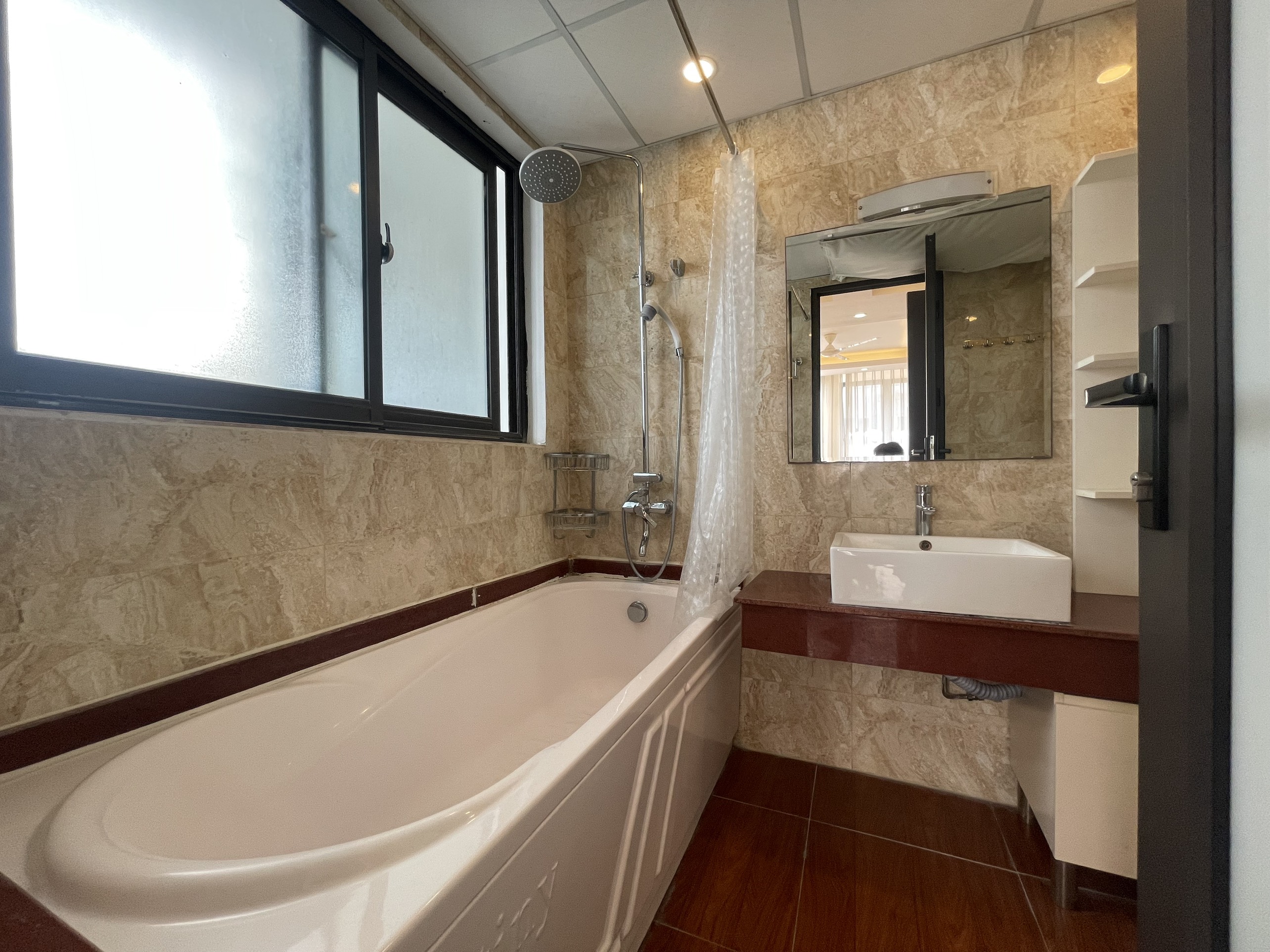 Cho thuê căn hộ dịch vụ 2PN tại Tô Ngọc Vân, diện tích 90m2, nội thất đầy đủ, giá rẻ. 7
