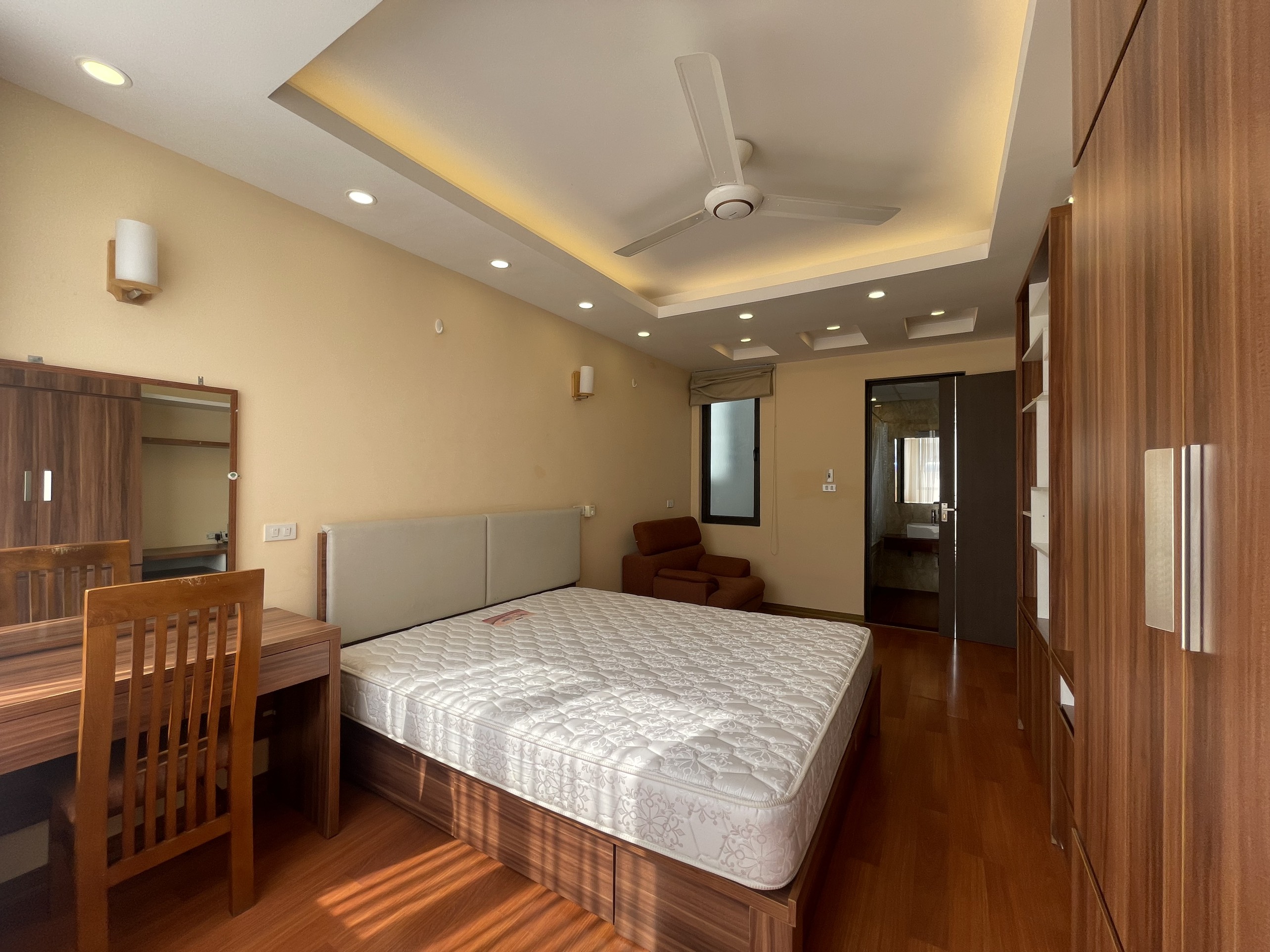 Cho thuê căn hộ dịch vụ 2PN tại Tô Ngọc Vân, diện tích 90m2, nội thất đầy đủ, giá rẻ. 8