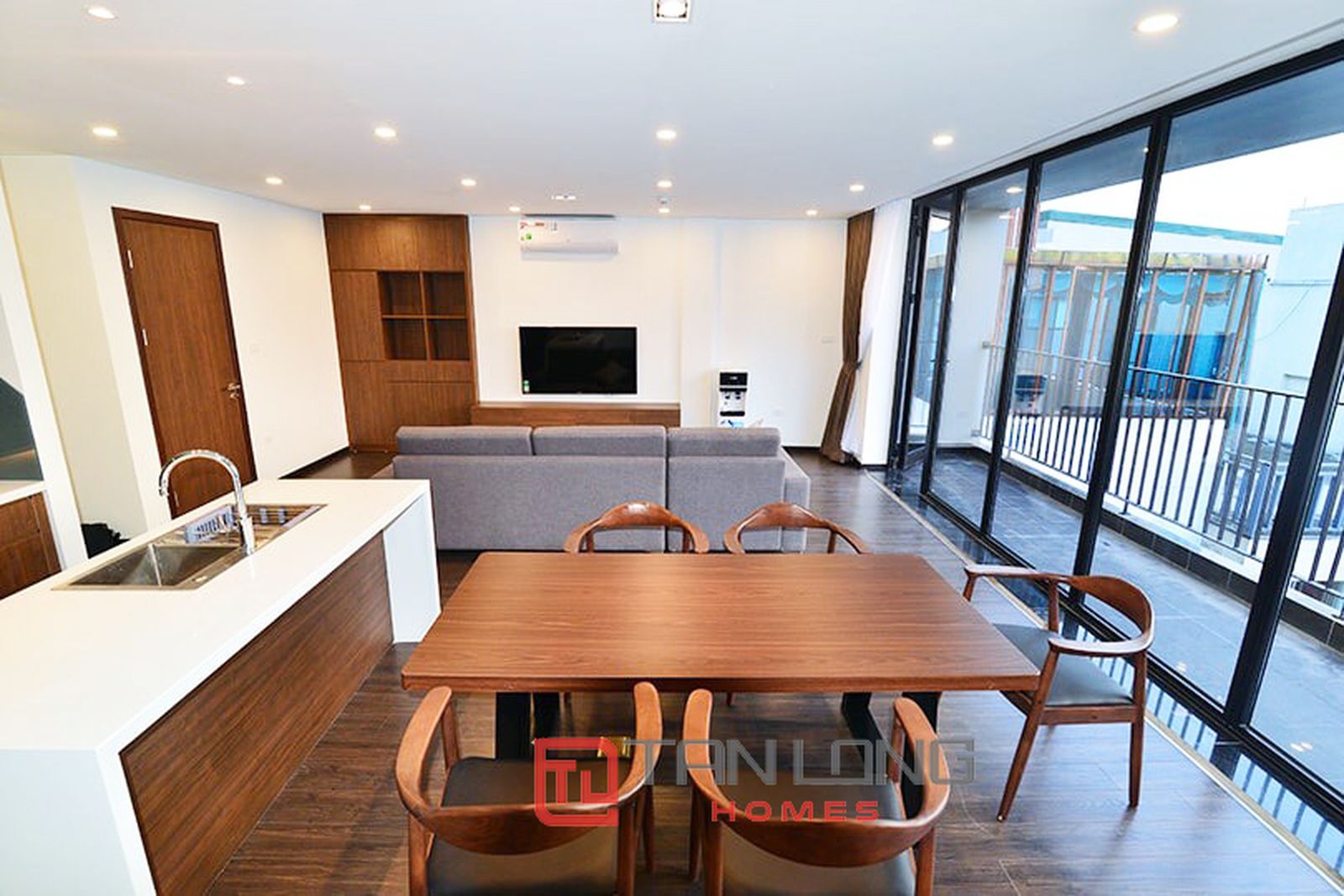 Cho thuê căn tại Tô Ngọc Vân, Tây Hồ rộng 140m2 1