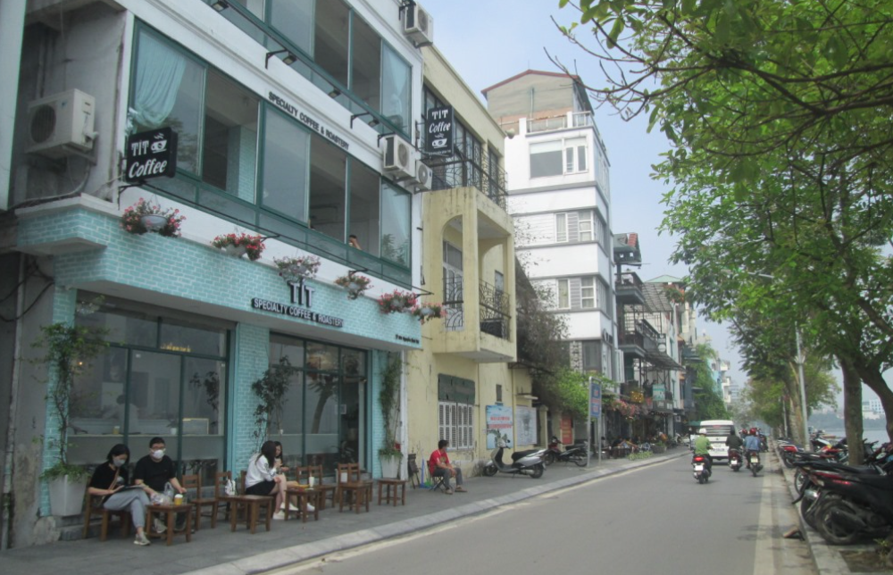 Bán nhà đất view Hồ Tây, đường Nguyễn Đình Thi - 70m2 x 4 tầng - Có thể kinh doanh