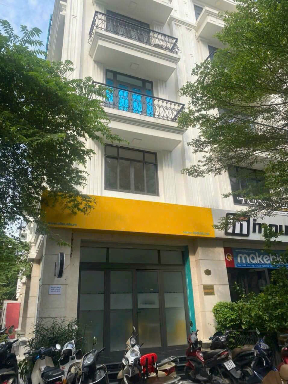 Cho thuê căn hộ trong ngõ đường Xuân La Tây Hồ gần khu Kosmo