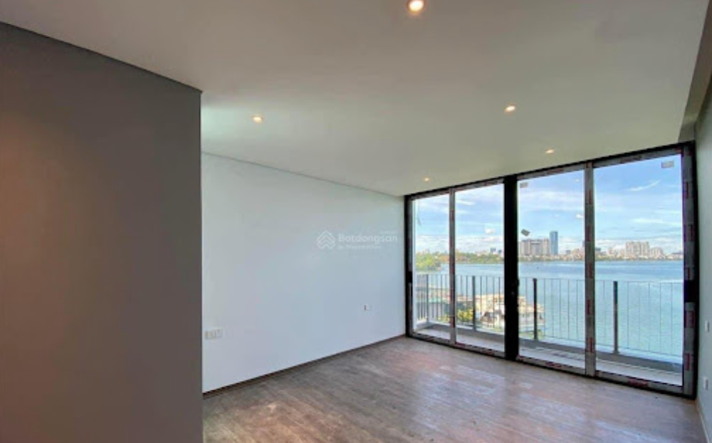 Chính chủ cần bán gấp nhà ở đường Yên Phụ, DT 50m2, giá ưu đãi