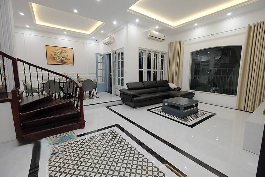 Cần bán nhà đất Hồ Tây phố Quảng An sổ đỏ có sẵn Đông Tứ Trạch bàn giao nguyên bản