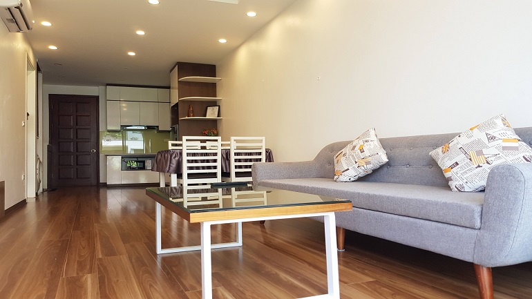 Cần thuê căn hộ Tứ Liên 3 ngủ 2WC hướng Nam chưa đồ, diện tích 70m2 phố Tứ Liên - Điện nước giá dân