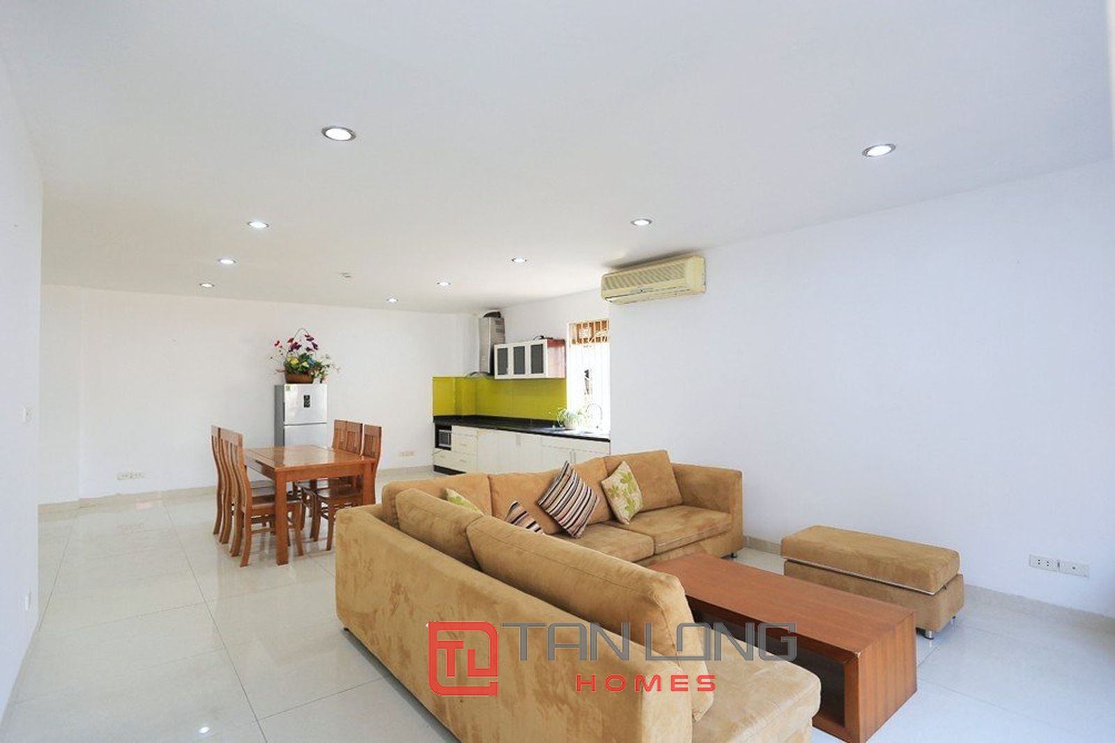 Thuê căn hộ 1N1VS rộng 100m2 tại Lạc Long Quân 1