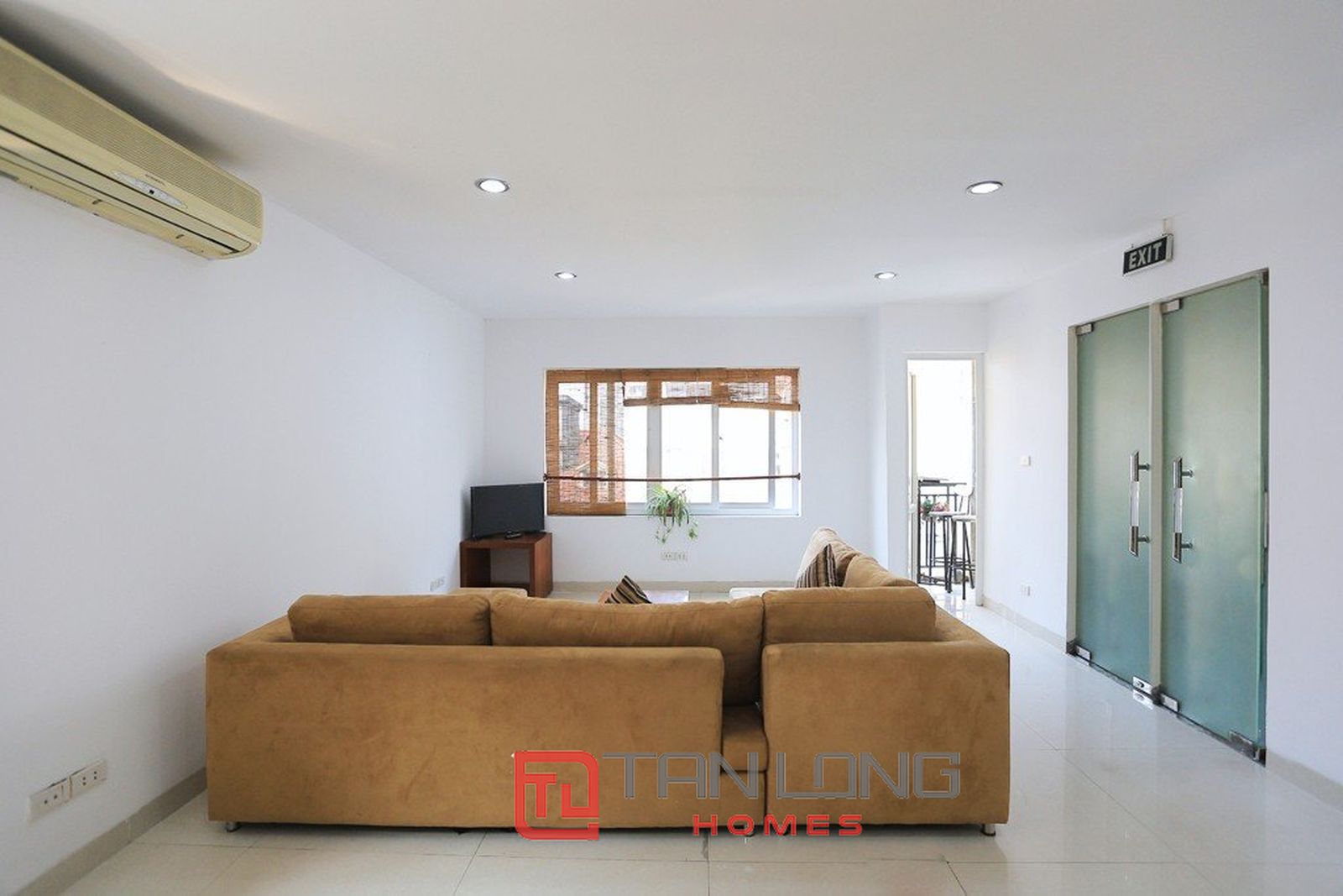 Thuê căn hộ 1N1VS rộng 100m2 tại Lạc Long Quân 2