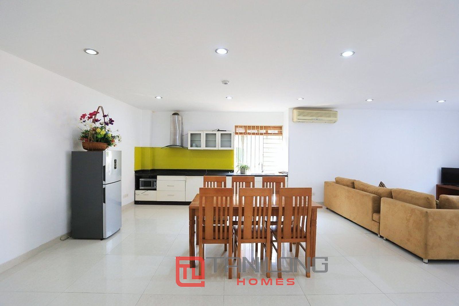 Thuê căn hộ 1N1VS rộng 100m2 tại Lạc Long Quân 3
