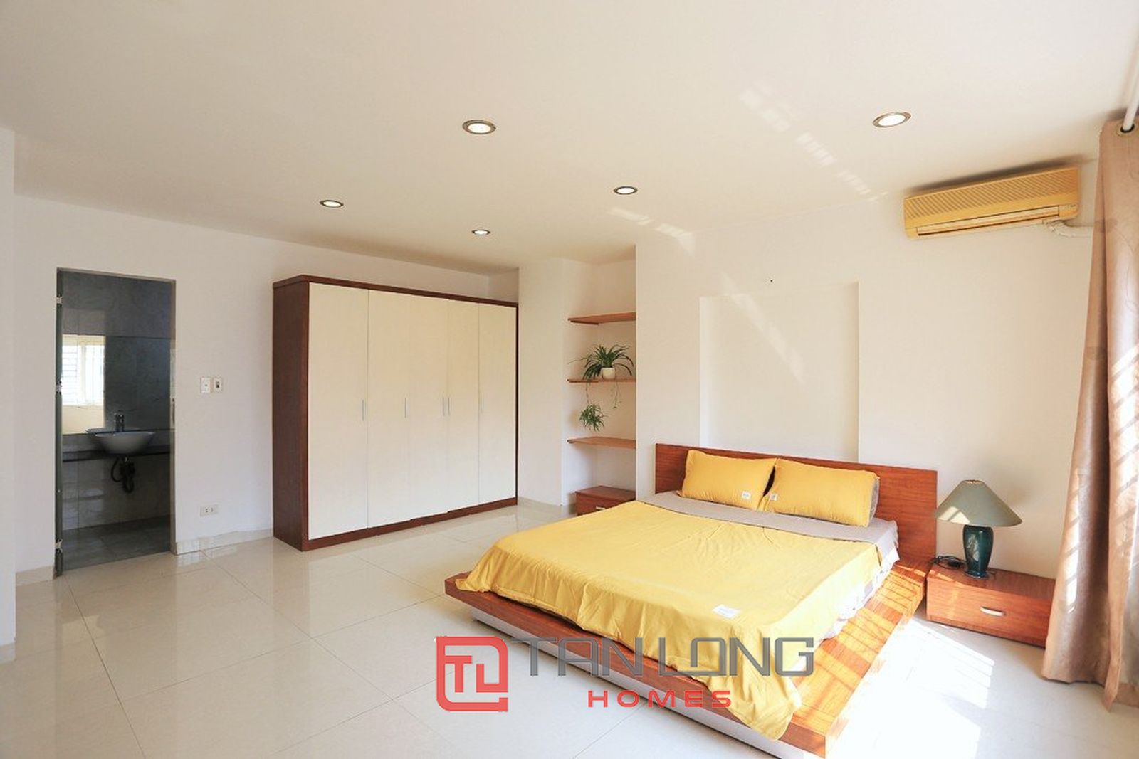 Thuê căn hộ 1N1VS rộng 100m2 tại Lạc Long Quân 5