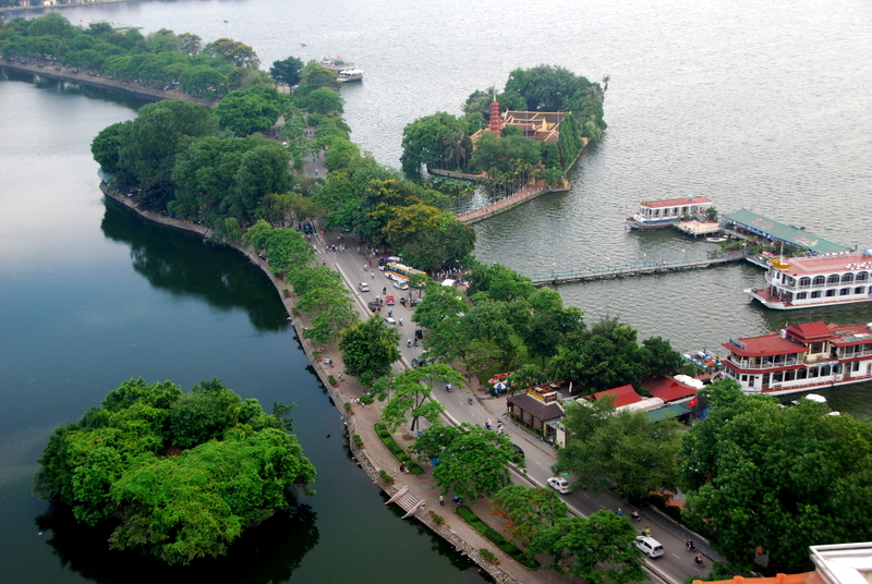 Khung cảnh Hồ Tây  quân Tây Hồ